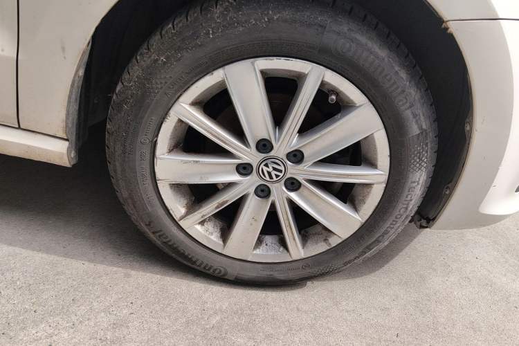 Used Volkswagen Polo 2014 1.6L Automatic Comfort Edition Right Front Wheel Hub