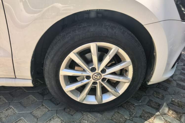 Used Volkswagen Polo 2014 1.6L Automatic Luxury Edition Right Front Wheel Hub