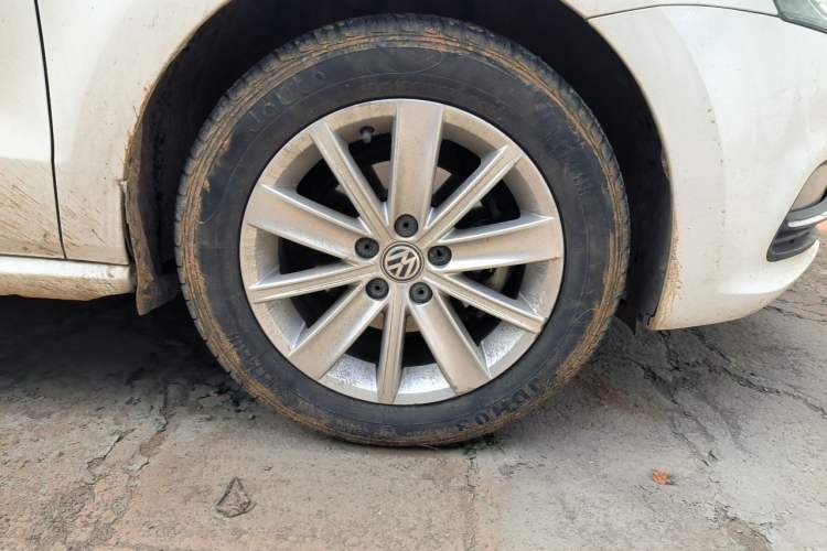 Used Volkswagen Polo 2014 1.4L Manual Comfort Edition Right Front Wheel Hub
