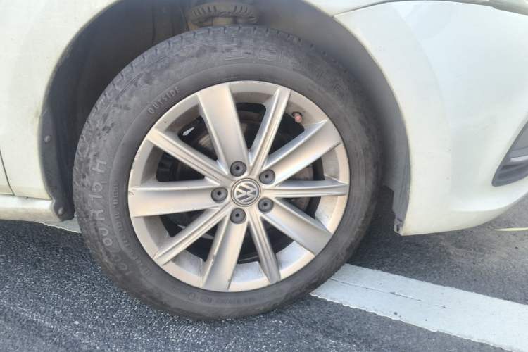 Used Volkswagen Polo 2014 1.4L Manual Comfort Edition Right Front Wheel Hub