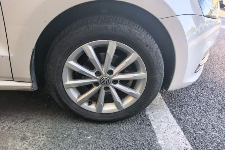 Used Volkswagen Polo 2014 1.6L Automatic Luxury Edition Right Front Wheel Hub