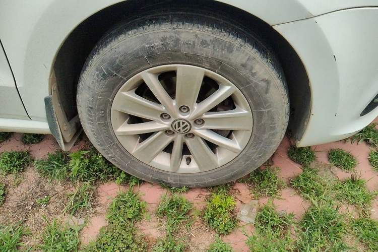 Used Volkswagen Polo 2014 1.4L Manual Fashion Edition Right Front Wheel Hub