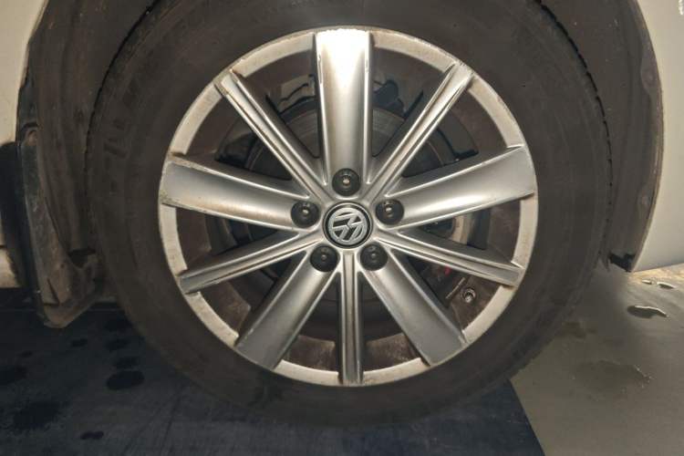 Used Volkswagen Polo 2014 1.6L Automatic Comfort Edition Right Front Wheel Hub