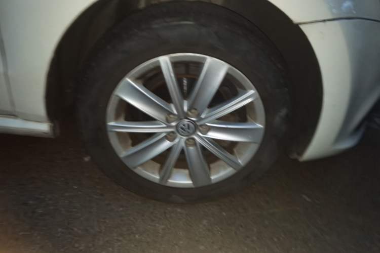 Used Volkswagen Polo 2014 1.6L Automatic Comfort Edition Right Front Wheel Hub