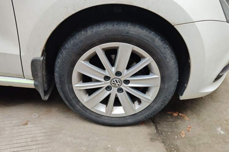 Used Volkswagen Polo 2014 1.4L Manual Comfort Edition Right Front Wheel Hub