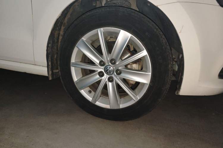 Used Volkswagen Polo 2014 1.6L Manual Comfort Edition Right Front Wheel Hub