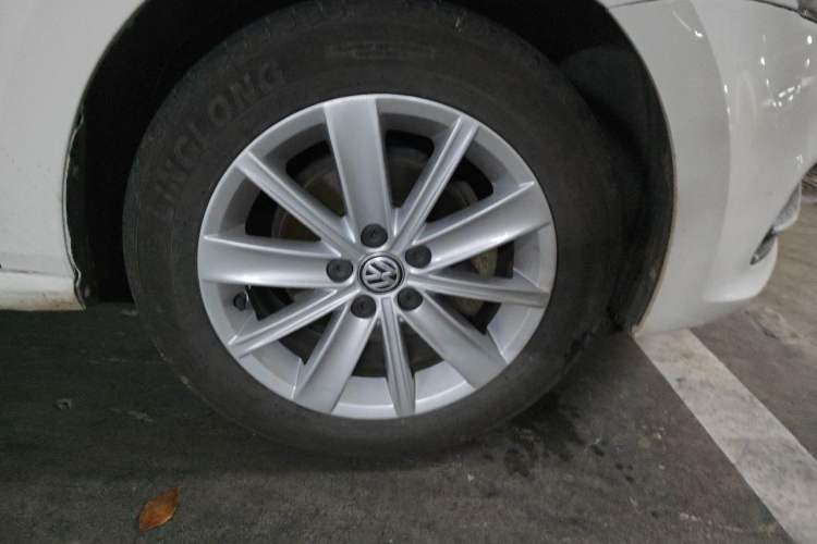 Used Volkswagen Polo 2014 1.6L Automatic Comfort Edition Right Front Wheel Hub