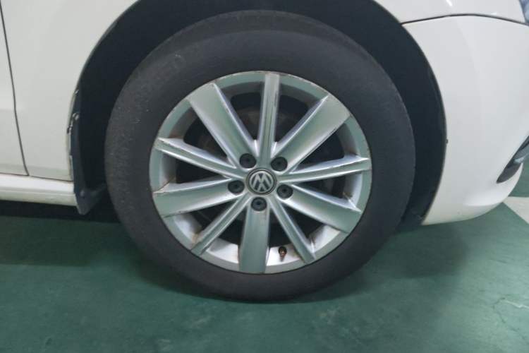 Used Volkswagen Polo 2014 1.6L Automatic Comfort Edition Right Front Wheel Hub