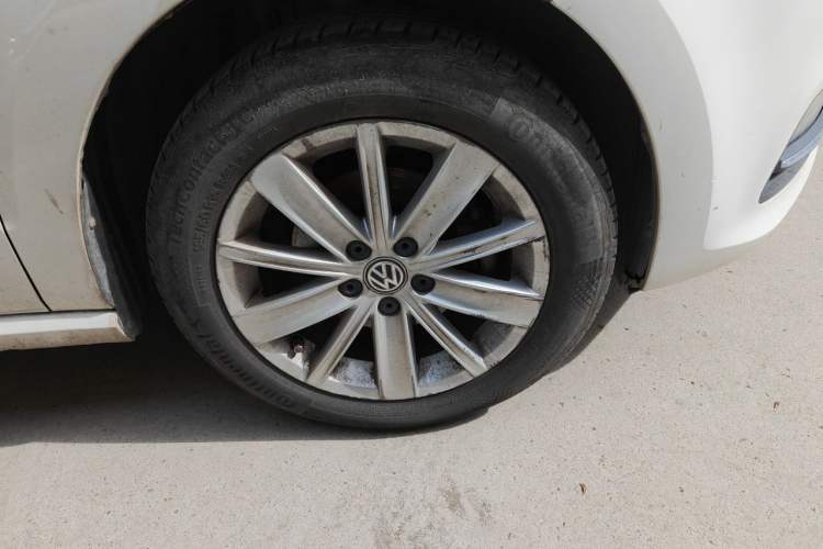 Used Volkswagen Polo 2014 1.6L Automatic Comfort Edition Right Front Wheel Hub