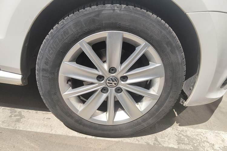 Used Volkswagen Polo 2014 1.4L Manual Comfort Edition Right Front Wheel Hub