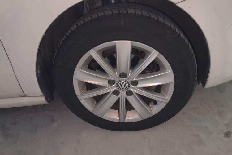Used Volkswagen Polo 2014 1.6L Automatic Comfort Edition Right Front Wheel Hub
