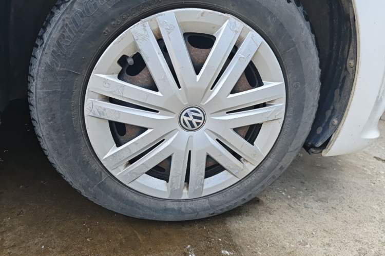Used Volkswagen Polo 2014 1.4L Manual Fashion Edition Right Front Wheel Hub