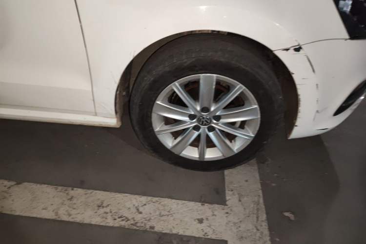Used Volkswagen Polo 2014 1.6L Automatic Comfort Edition Right Front Wheel Hub