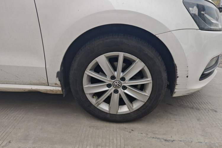 Used Volkswagen Polo 2014 1.4L Manual Comfort Edition Right Front Wheel Hub