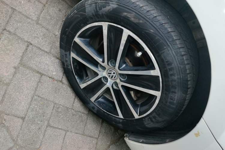 Used Volkswagen Polo 2014 1.6L Automatic 30th Anniversary Edition Right Front Wheel Hub