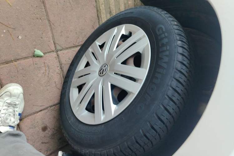 Used Volkswagen Polo 2014 1.4L Manual Fashion Edition Right Front Wheel Hub