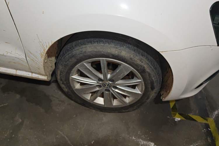 Used Volkswagen Polo 2014 1.6L Automatic Comfort Edition Right Front Wheel Hub