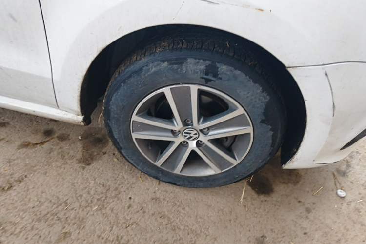 Used Volkswagen Polo 2014 1.4L Manual Fashion Edition Right Front Wheel Hub