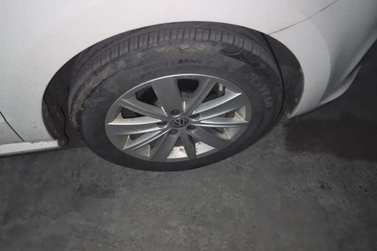 Used Volkswagen Polo 2014 1.6L Automatic Comfort Edition Right Front Wheel Hub