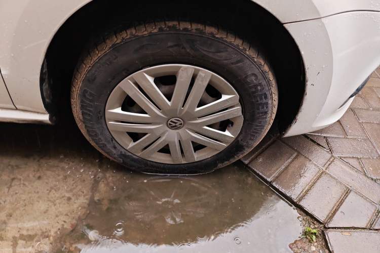 Used Volkswagen Polo 2014 1.4L Manual Fashion Edition Right Front Wheel Hub