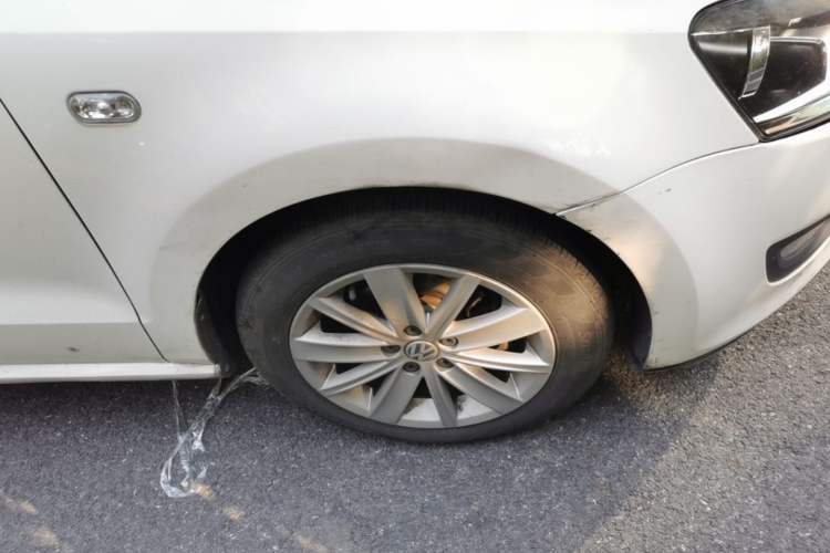 Used Volkswagen Polo 2014 1.6L Automatic Comfort Edition Right Front Wheel Hub