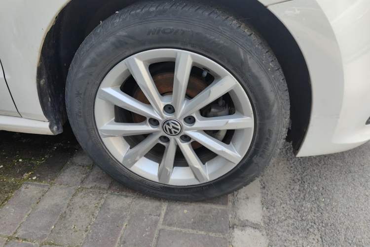 Used Volkswagen Polo 2014 1.4L Automatic Luxury Edition Right Front Wheel Hub