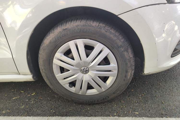 Used Volkswagen Polo 2014 1.4L Manual Fashion Edition Right Front Wheel Hub