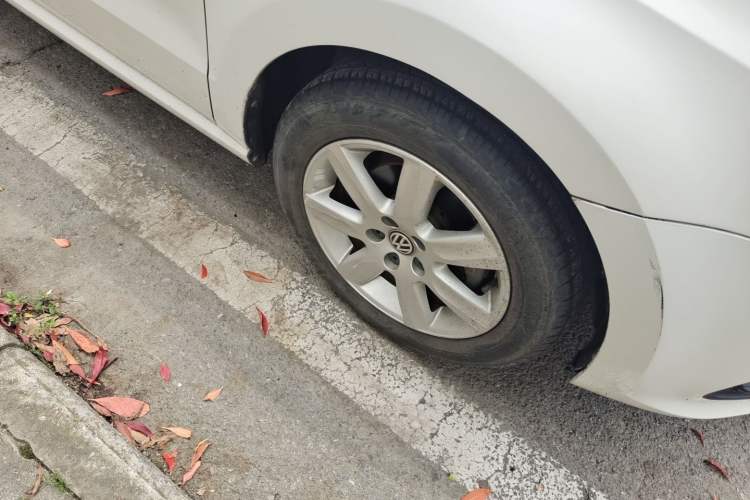Used Volkswagen Polo 2014 1.4L Manual Fashion Edition Right Front Wheel Hub