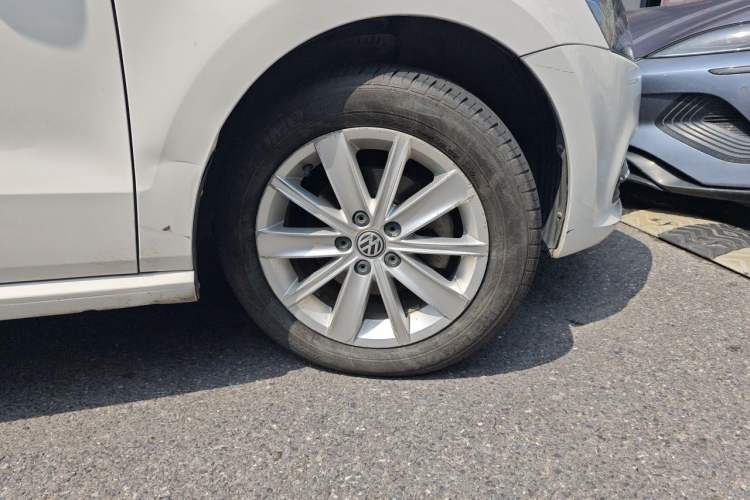 Used Volkswagen Polo 2014 1.6L Automatic Comfort Edition Right Front Wheel Hub