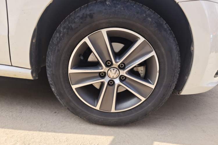 Used Volkswagen Polo 2014 1.4L Manual Fashion Edition Right Front Wheel Hub