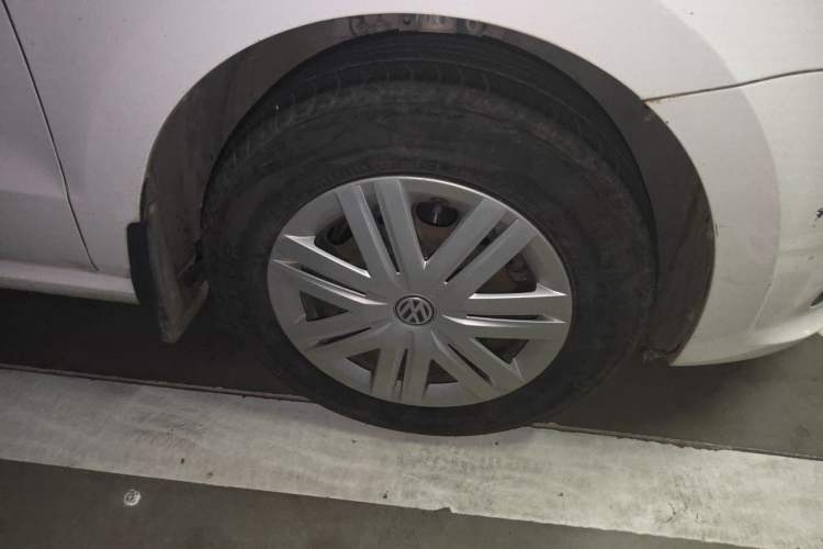Used Volkswagen Polo 2014 1.4L Manual Fashion Edition Right Front Wheel Hub