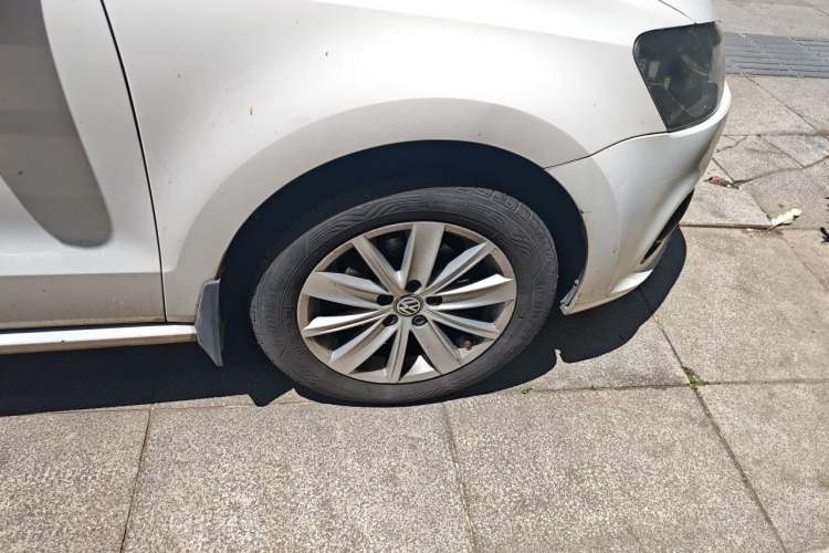Used Volkswagen Polo 2014 1.6L Automatic Comfort Edition Right Front Wheel Hub
