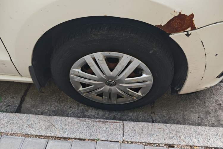 Used Volkswagen Polo 2014 1.4L Manual Fashion Edition Right Front Wheel Hub