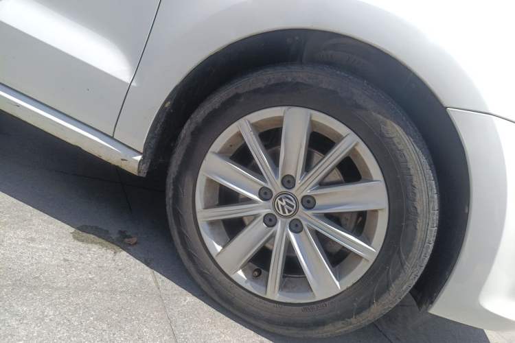 Used Volkswagen Polo 2014 1.6L Manual Comfort Edition Right Front Wheel Hub