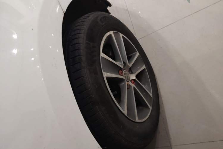 Used Volkswagen Polo 2014 1.4L Manual Fashion Edition Right Front Wheel Hub