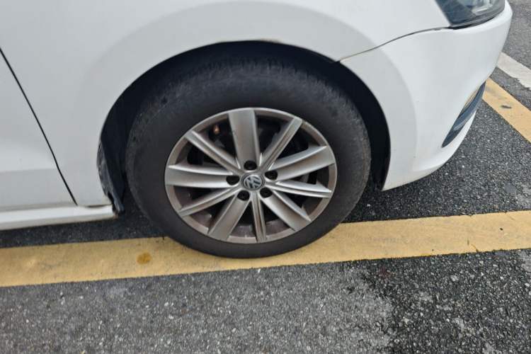 Used Volkswagen Polo 2014 1.4L Manual Comfort Edition Right Front Wheel Hub