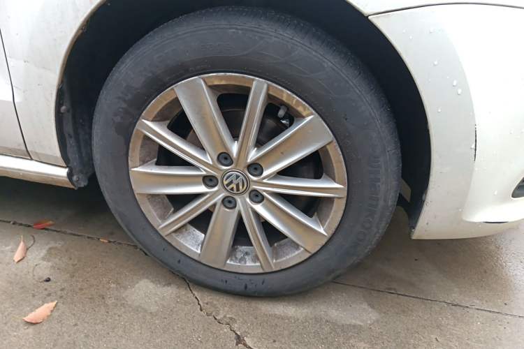 Used Volkswagen Polo 2014 1.6L Automatic Comfort Edition Right Front Wheel Hub