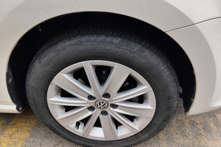 Used Volkswagen Polo 2014 1.6L Automatic Comfort Edition Right Front Wheel Hub