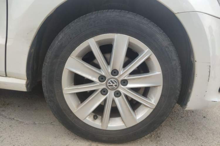 Used Volkswagen Polo 2014 1.6L Manual Comfort Edition Right Front Wheel Hub