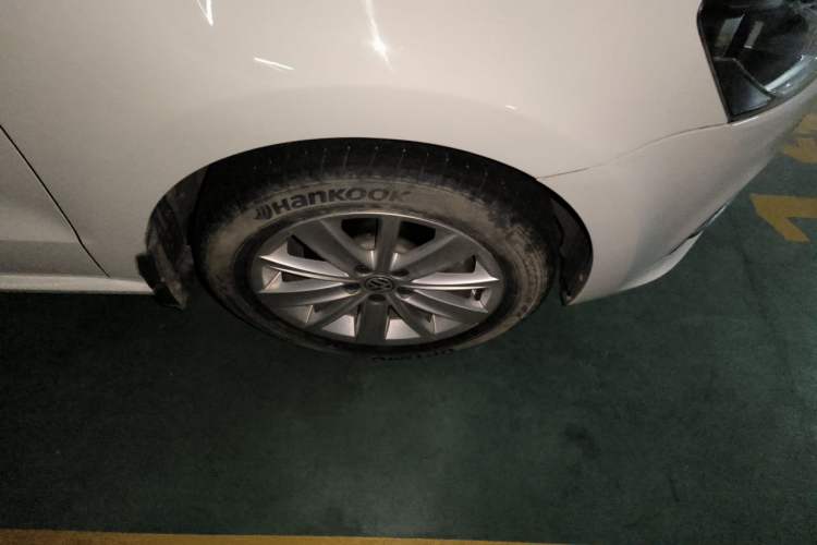 Used Volkswagen Polo 2014 1.6L Automatic Comfort Edition Right Front Wheel Hub