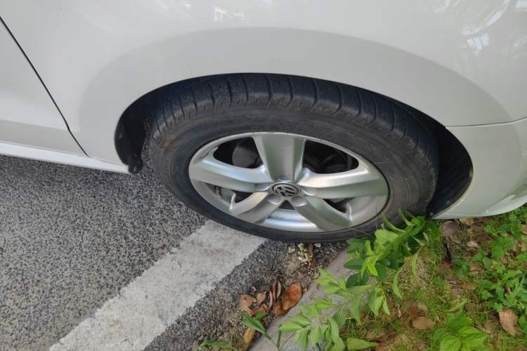 Used Volkswagen Polo 2014 1.4L Manual Fashion Edition Right Front Wheel Hub
