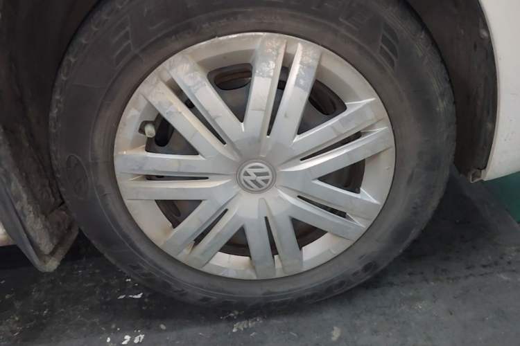 Used Volkswagen Polo 2014 1.4L Manual Fashion Edition Right Front Wheel Hub