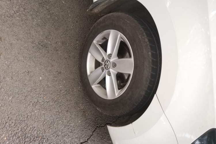Used Volkswagen Polo 2014 1.4L Manual Fashion Edition Right Front Wheel Hub