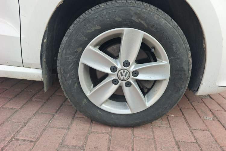 Used Volkswagen Polo 2014 1.4L Manual Fashion Edition Right Front Wheel Hub