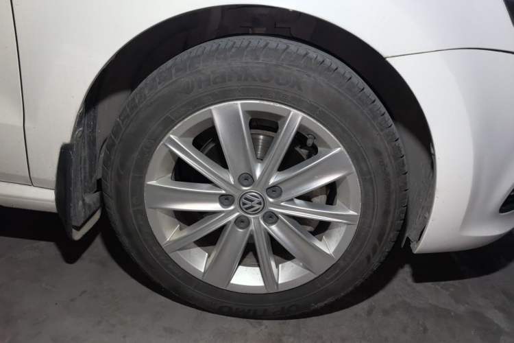 Used Volkswagen Polo 2014 1.6L Automatic Comfort Edition Right Front Wheel Hub