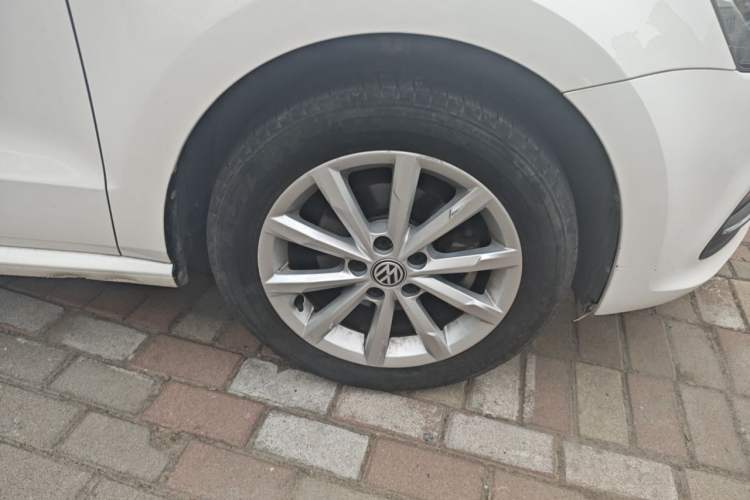 Used Volkswagen Polo 2014 1.4L Automatic Luxury Edition Right Front Wheel Hub