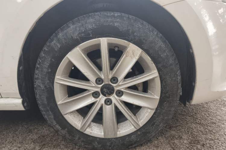 Used Volkswagen Polo 2014 1.4L Manual Fashion Edition Right Front Wheel Hub
