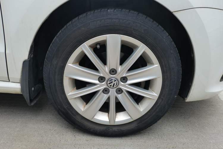 Used Volkswagen Polo 2014 1.4L Automatic Comfort Edition Right Front Wheel Hub