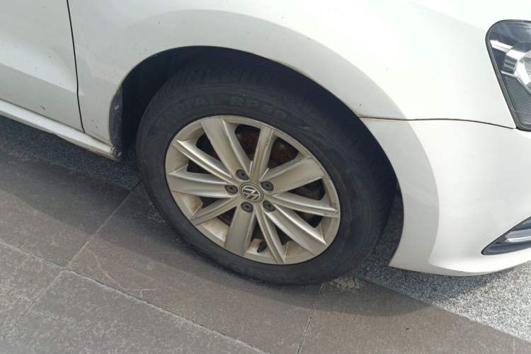Used Volkswagen Polo 2014 1.6L Automatic Comfort Edition Right Front Wheel Hub
