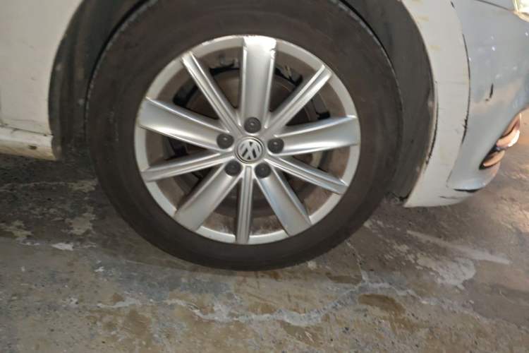 Used Volkswagen Polo 2014 1.6L Manual Comfort Edition Right Front Wheel Hub
